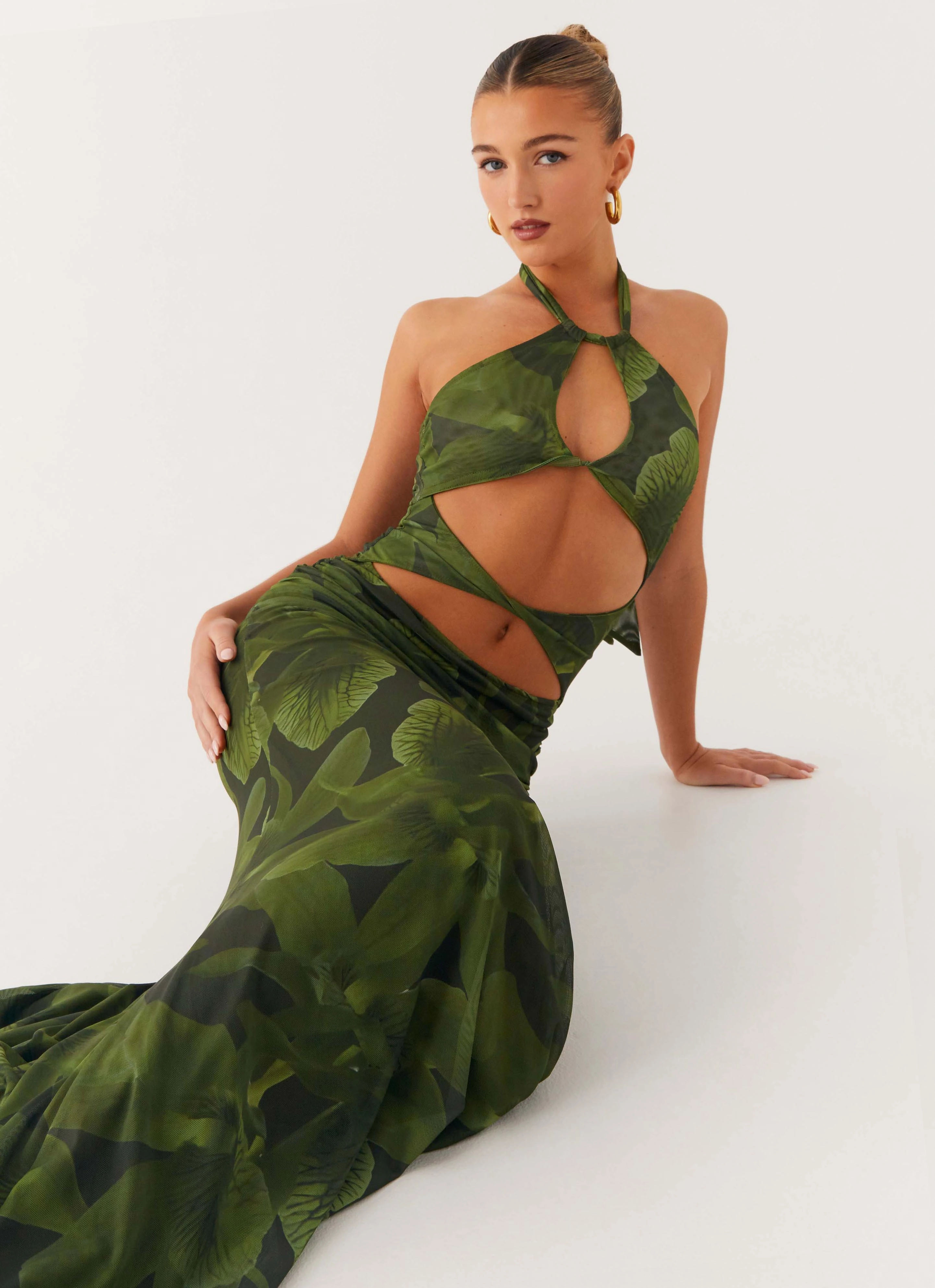 Chic and Flattering Tatyana Maxi Dress - Tropic Floral