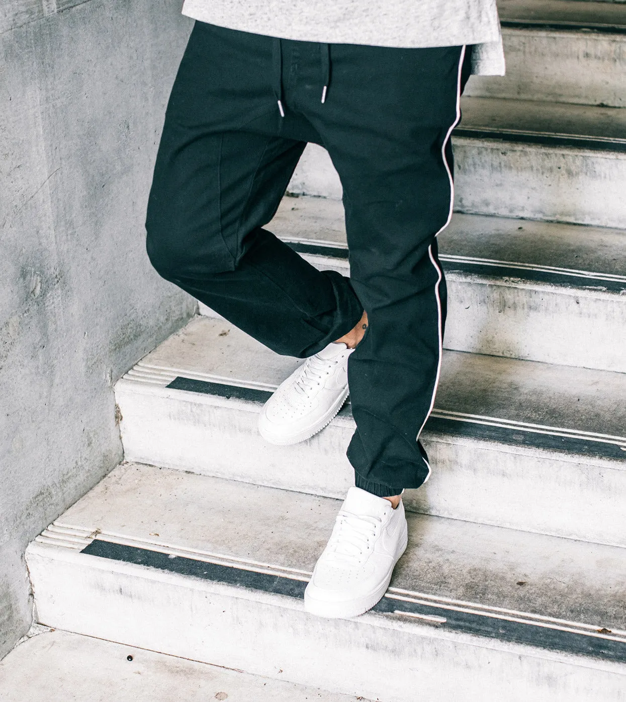 Sureshot Pipeline Jogger Black/White - Sale