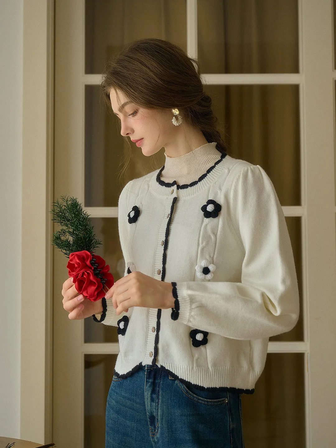 Thermal Regulating Design Araya Ribbed Round Neck Contrasting 3D Rose Knitted Cardigan