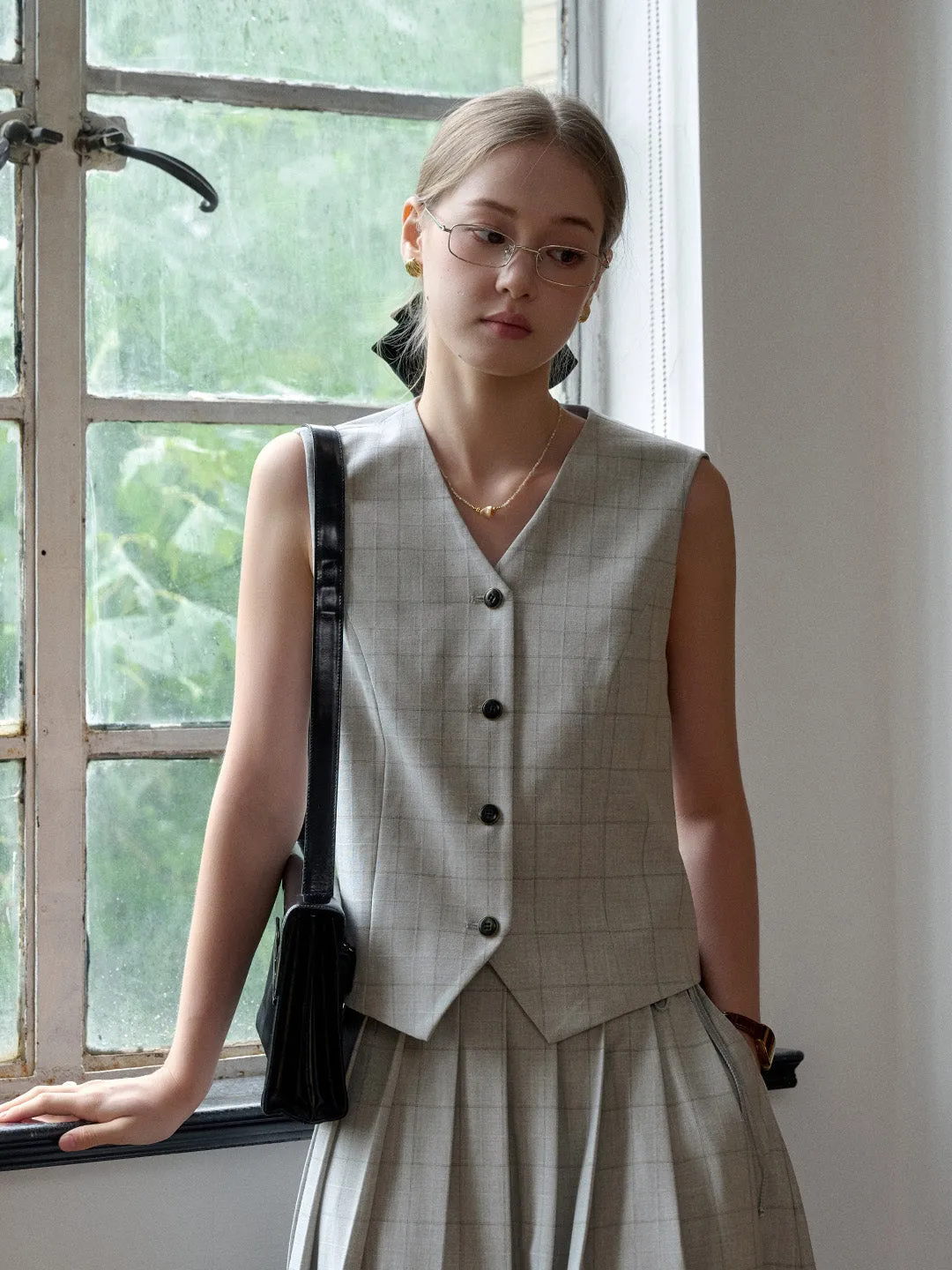 Smooth Zipper Integration Multipanel Construction Amina V-Neck Plaid Vest