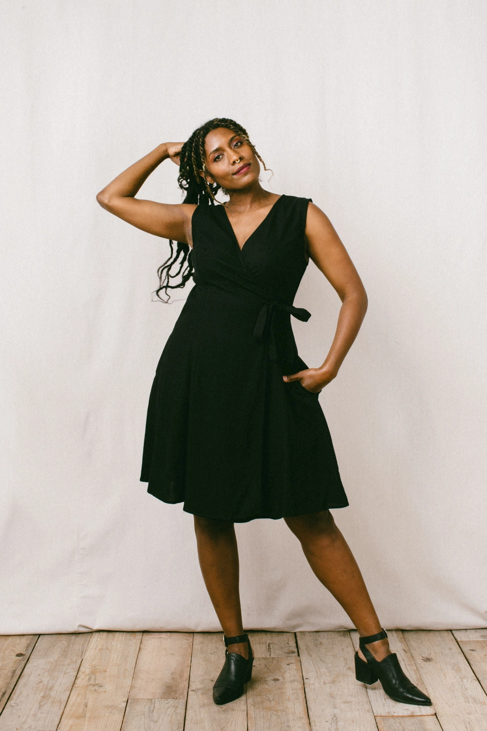 Comfortable fit Thea Dress in Black Linen