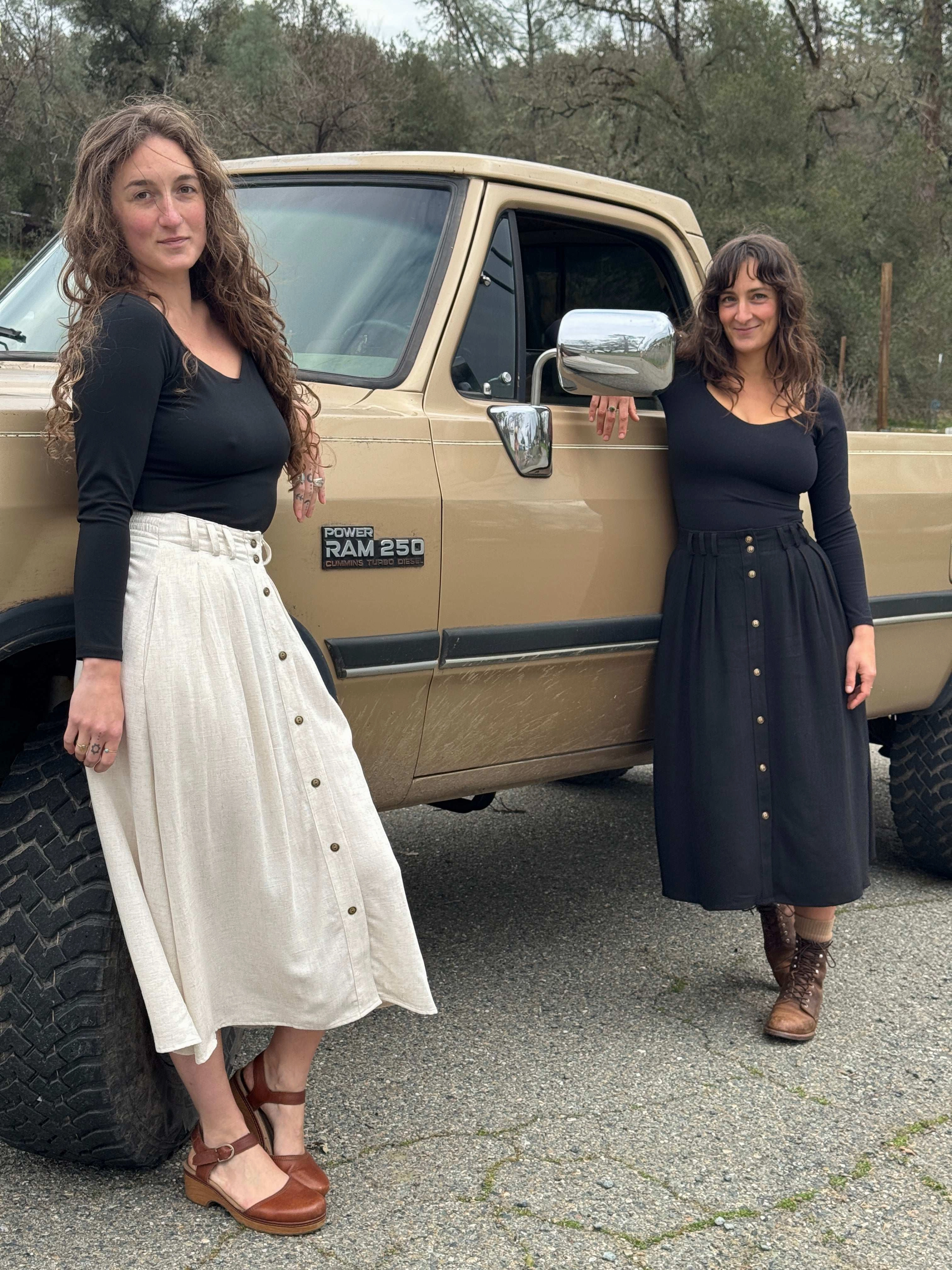 Trices Skirt in Textured Oat Linen Athletic Comfort Tangle Free Cuffs