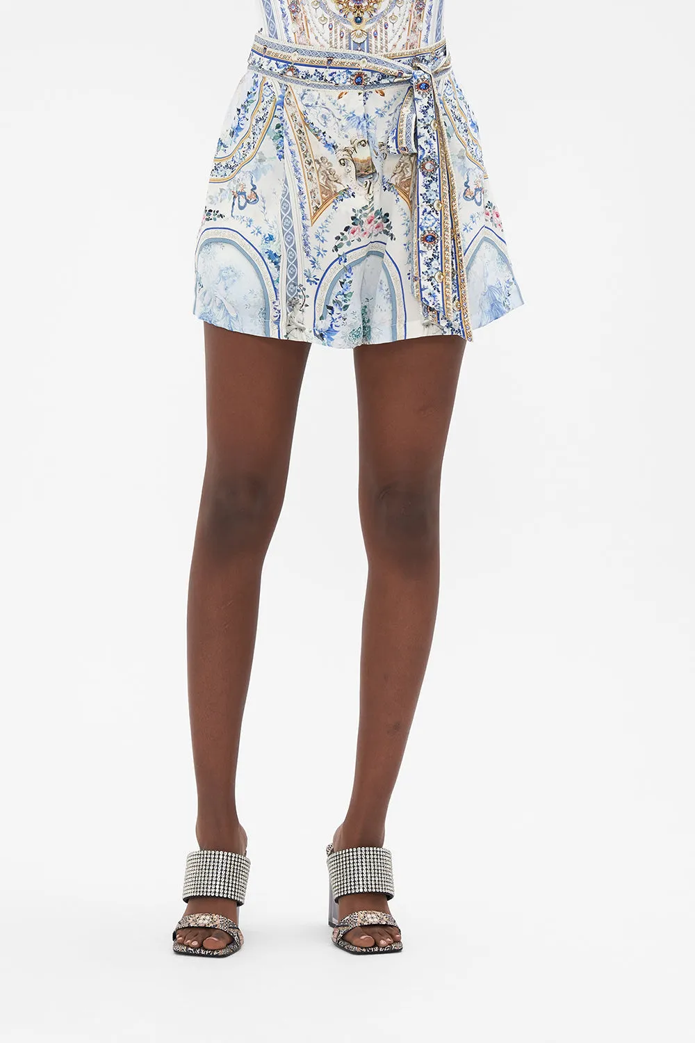 TUCK FRONT SHORT SEASON OF THE SIREN