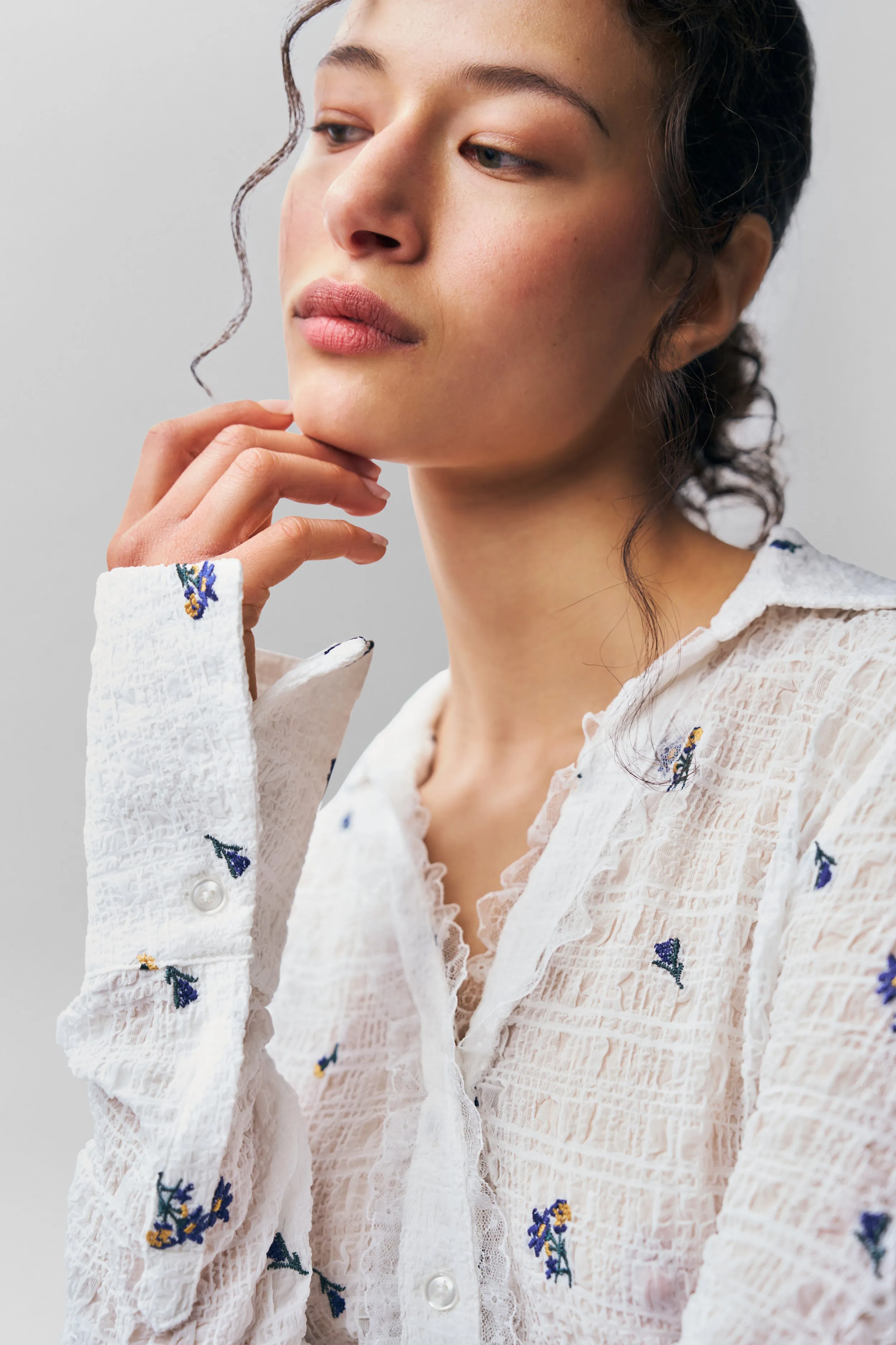 Claudina Top Friction Resistant Finish Layered Collar
