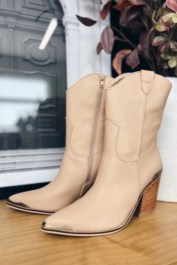 Wide Shoulder Cut Copper Ridge Boots