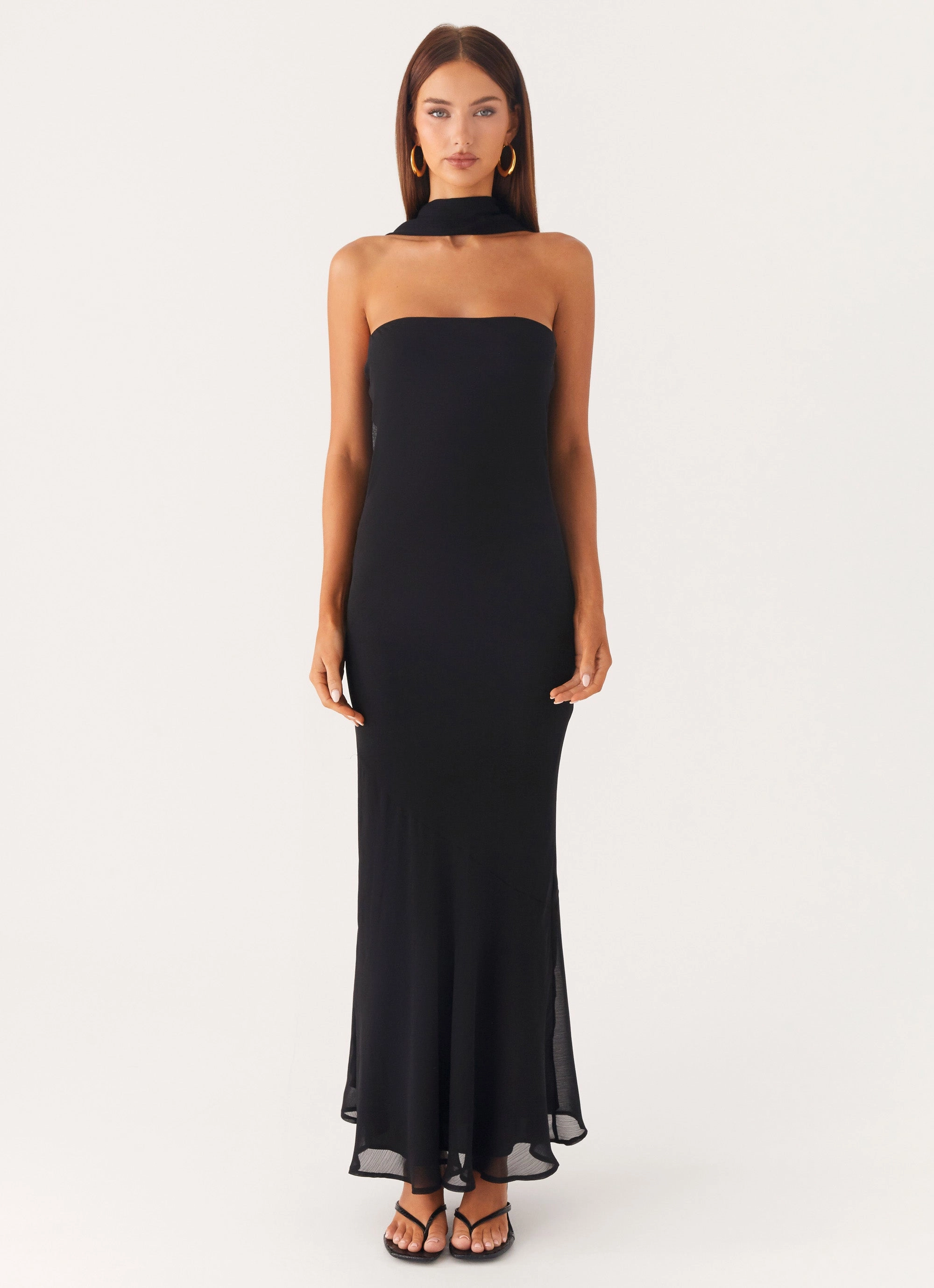 Resort-Wear Under the Pagoda Maxi Dress - Black