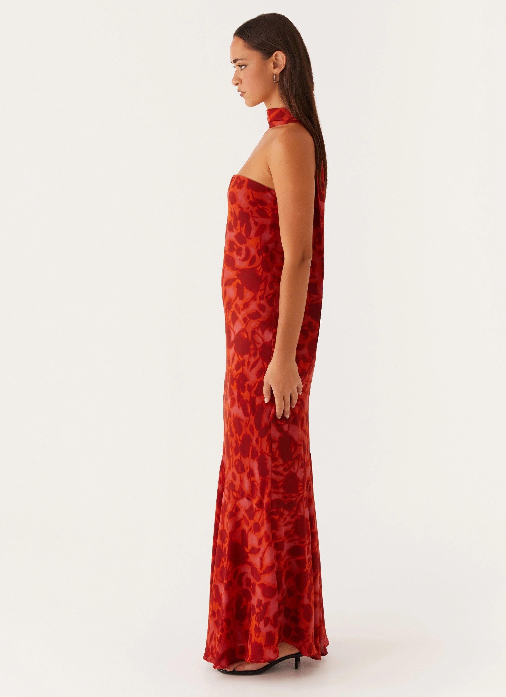 Romantic Vibes Trend Fit Under The Pagoda Maxi Dress - Deep Red Floral