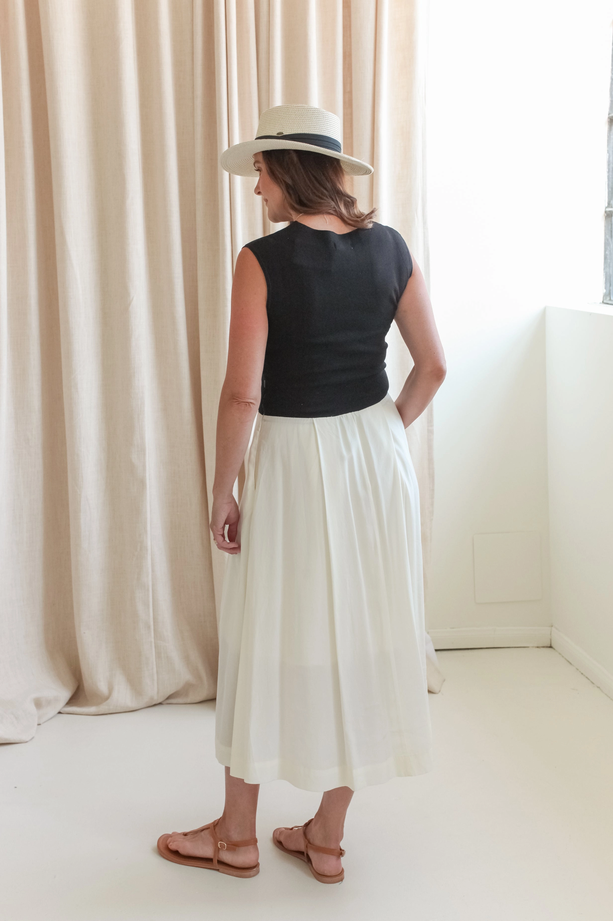 Travel Fit Bridget Contrast Dress- White/Black