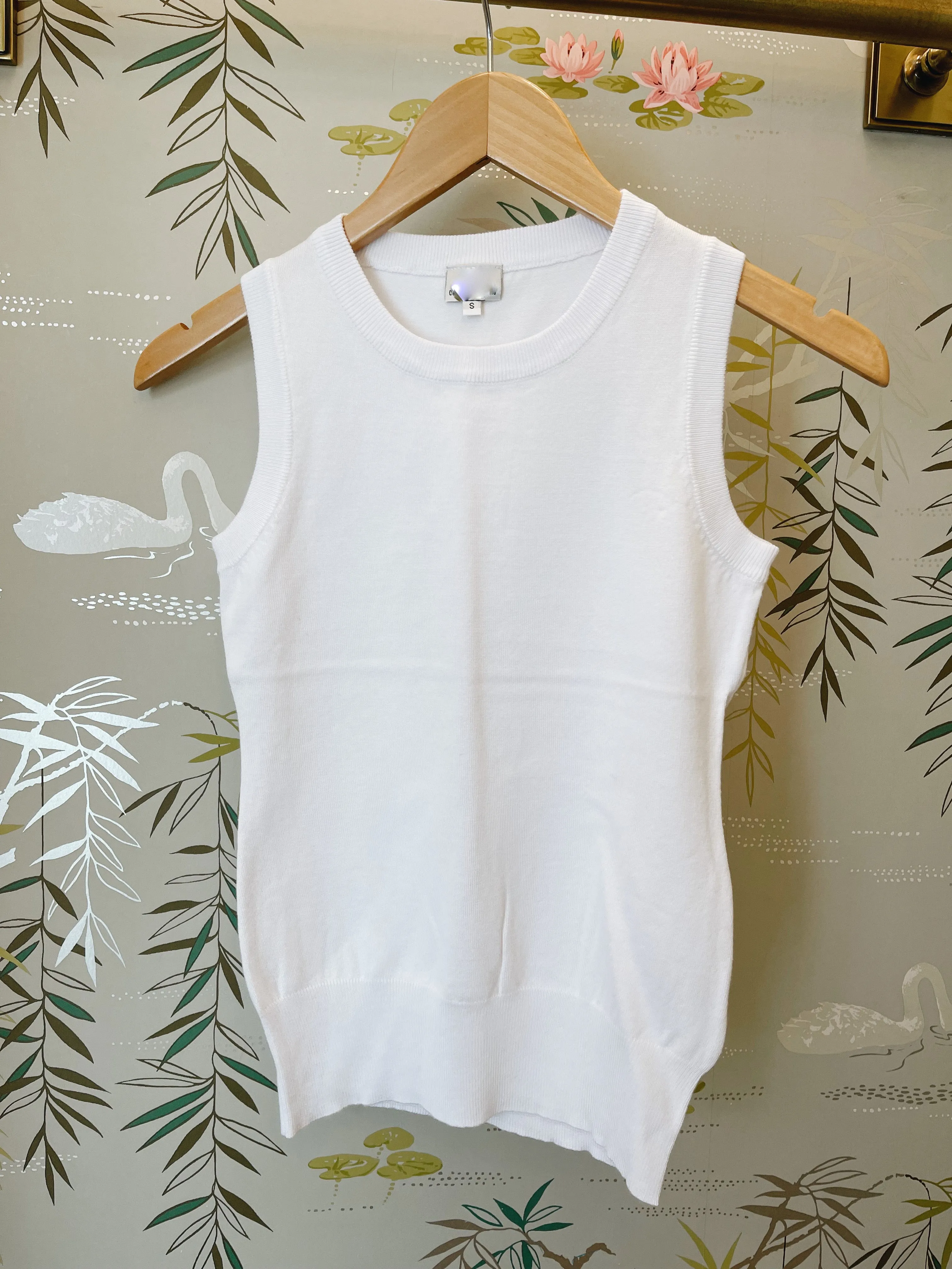 Ribbed Trim Details Sleeveless Crew - White