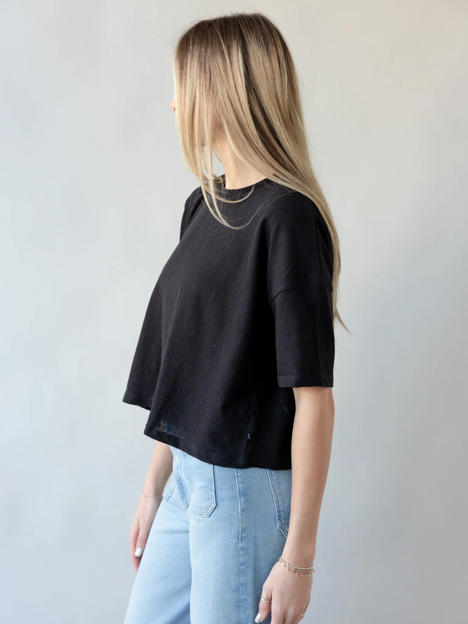 Flexible Knit Blend Colby Linen Tee - Black
