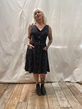 Simple Flow custom-fit Sheet Dress in Black Dot