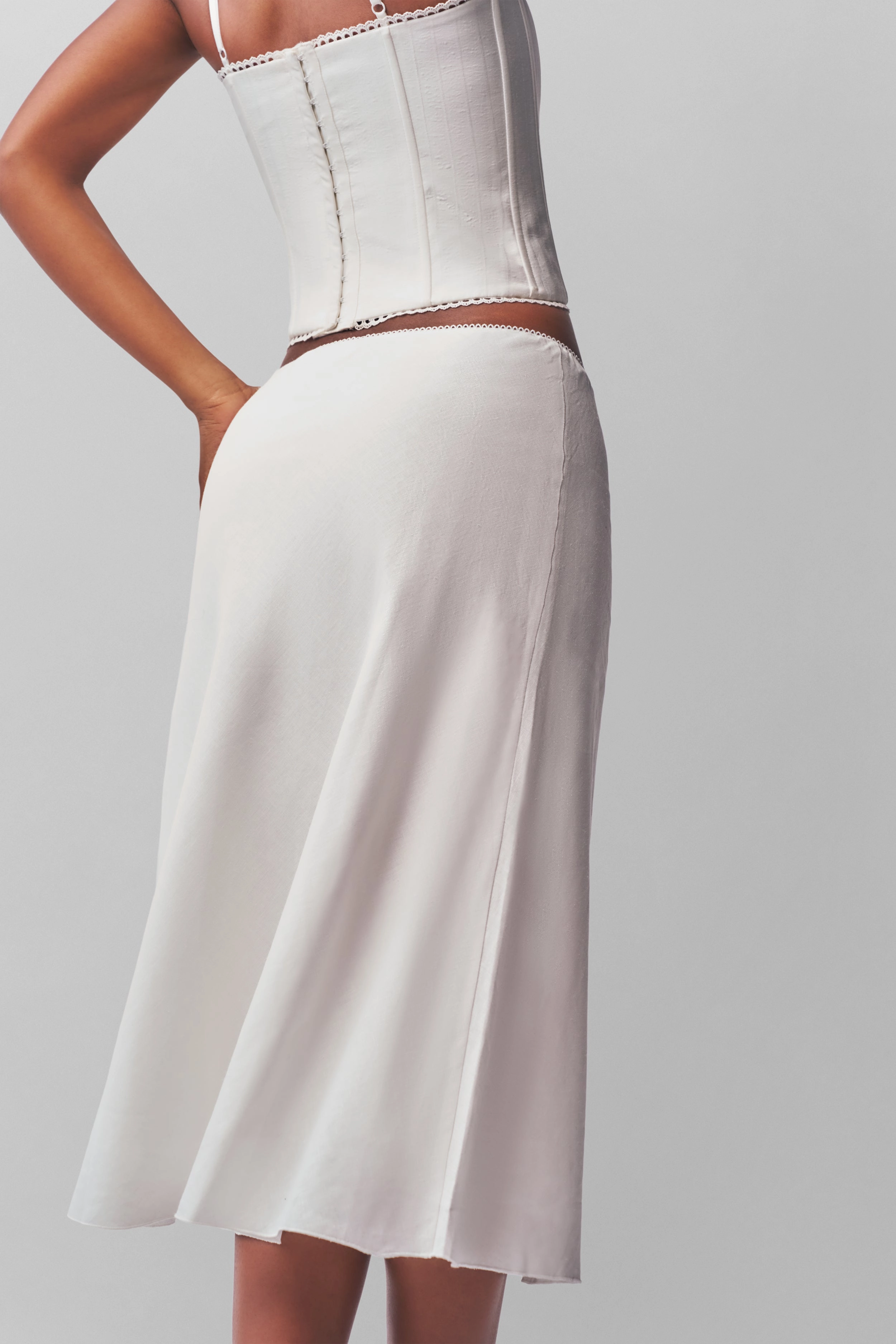 Balanced Outfit Stylish Finish Paloma Linen Skirt