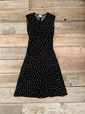 Breathable Comfort Wear Xena Dress in Black Abstract Dot
