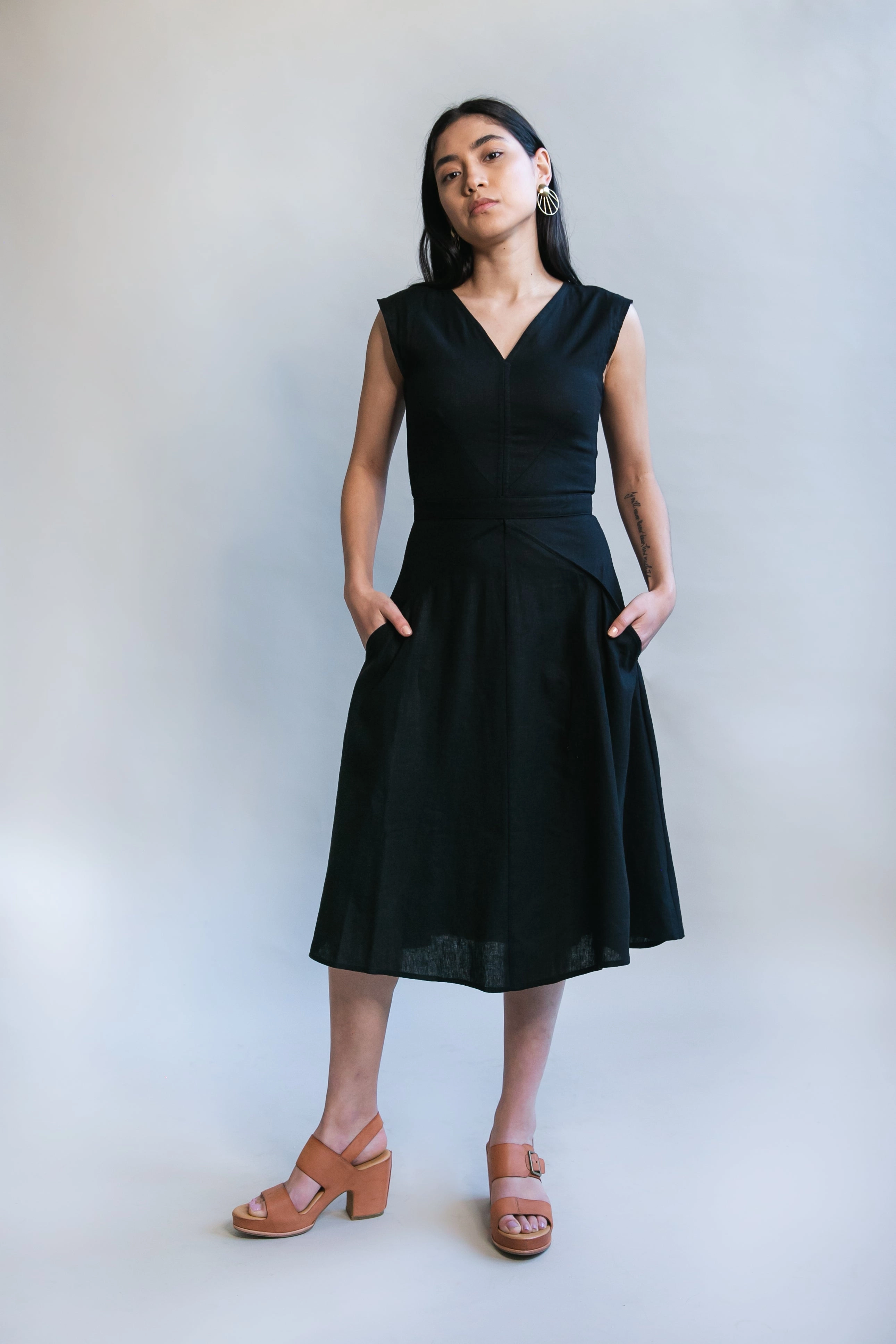 Xena Dress in Black Linen Contrast-Panel