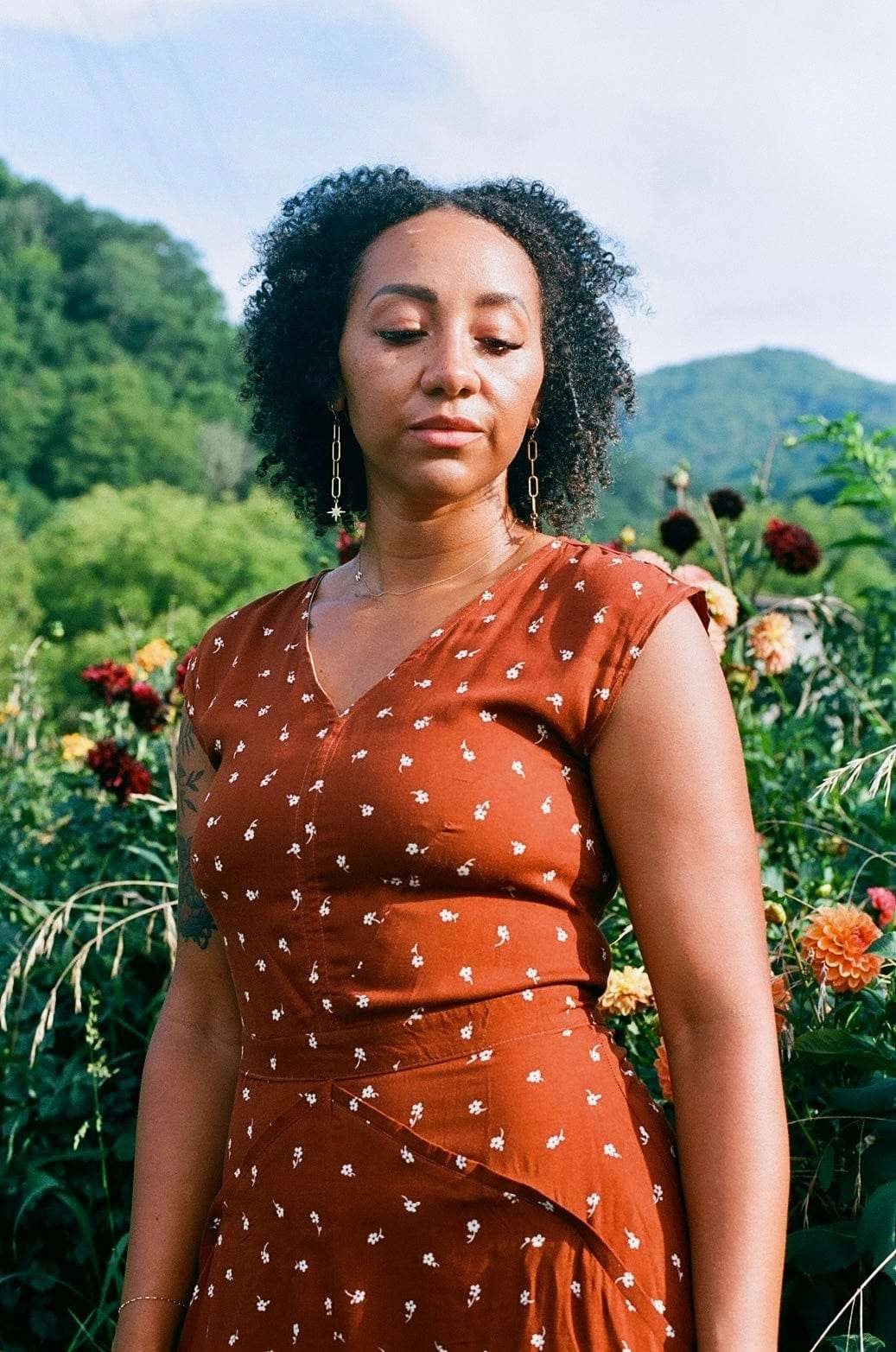 Crisp Silhouette Xena Dress in Hazel Calico Flower