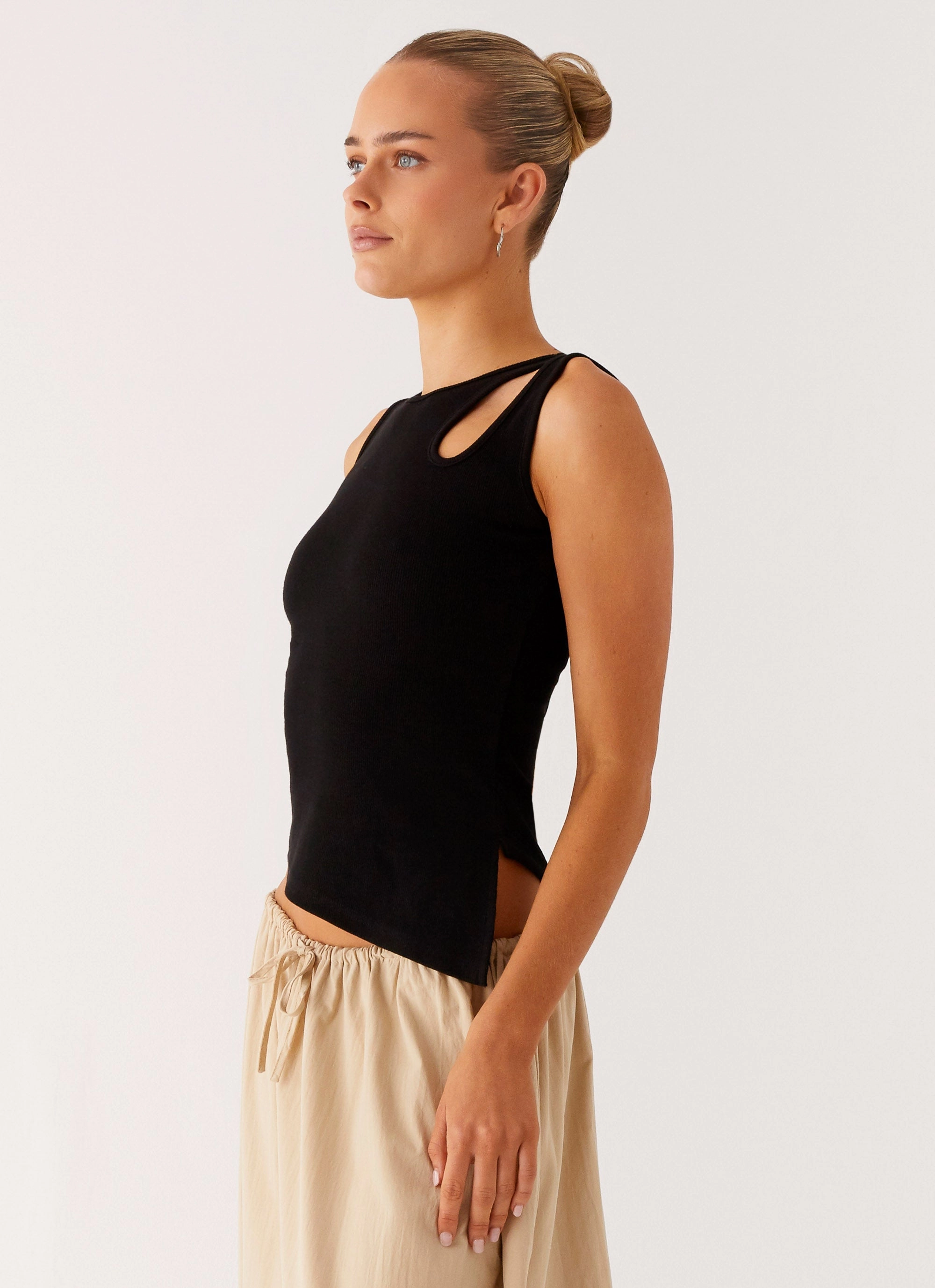 RibbedTexture MoistureWickingTechnology Zayne Tank Top - Black